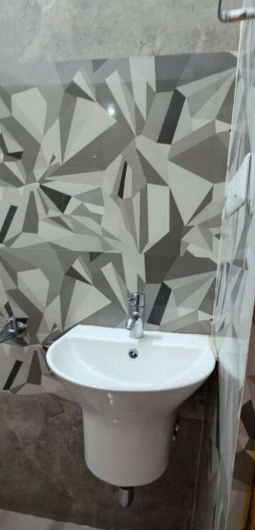 Bathroom in 3 BHK Apartment at Hazratganj – for Rent