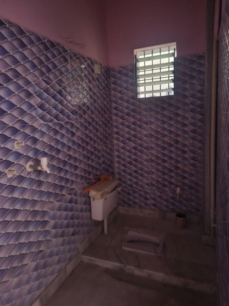 Washroom, keshri nagar Commercial Office Space 1800 Sq.Ft. In Keshri Nagar Patna 9812953