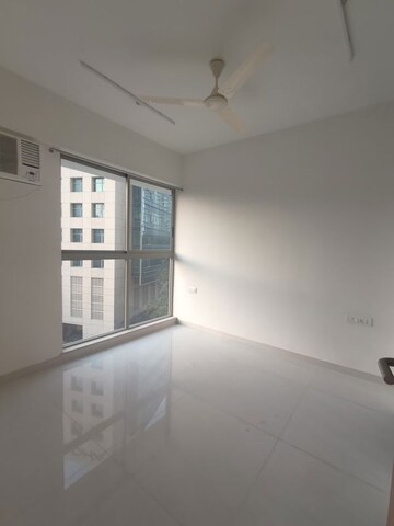 2 BHK Apartment For Rent in Lodha Amara, Kolshet Road