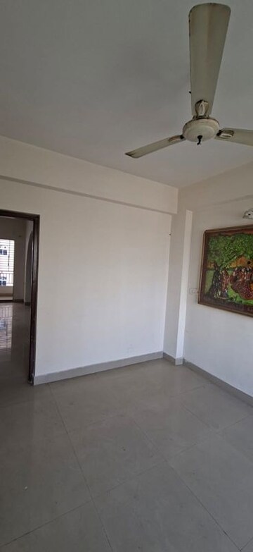 Room in 3 BHK Apartment at Rohra Address, New Town – for Sale