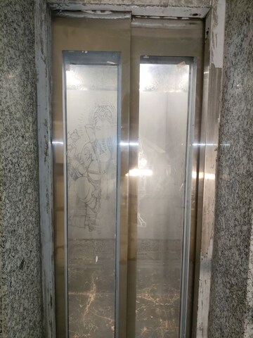 Building Lobby in 3 BHK Builder Floor at Sector 16 – for Rent