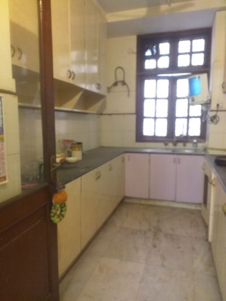 Kitchen, east patel nagar 3 Bedroom 1800 Sq.Ft. Builder Floor In East Patel Nagar Delhi 9812969