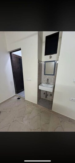 1 BHK Builder Floor For Rent in Aman Luxury Apartments