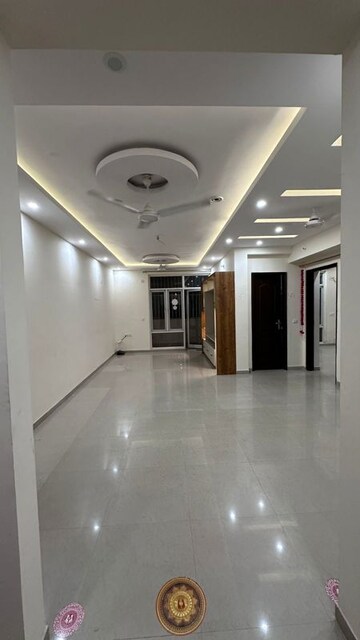 Room in 2 BHK Apartment at Omaxe R2, Gomti Nagar – for Rent