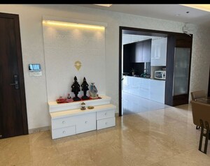 Room in 4 BHK Apartment at Sheth Avalon, Laxmi Nagar – for Sale
