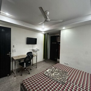 Bedroom in 2 BHK Builder Floor at Sector 43 – for Rent