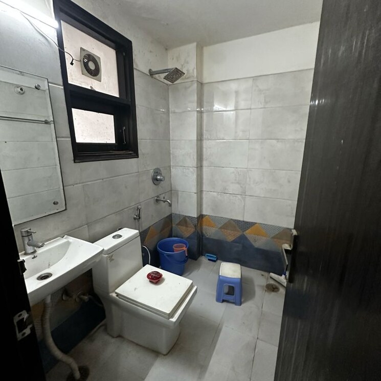 Bathroom, sector 43 2 Bedroom 1500 Sq.Ft. Builder Floor In Sector 43 Gurgaon 9813005