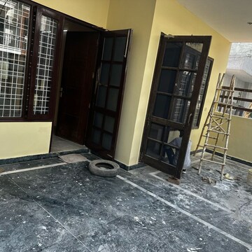 Balcony in 3 BHK Builder Floor at Sector 43 – for Rent