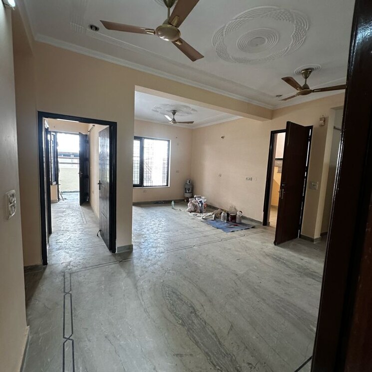 Room, sector 43 3 Bedroom 2700 Sq.Ft. Builder Floor In Sector 43 Gurgaon 9813010
