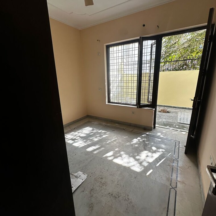 Room, sector 43 3 Bedroom 2700 Sq.Ft. Builder Floor In Sector 43 Gurgaon 9813010