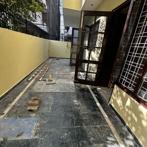 Balcony in 3 BHK Builder Floor at Sector 43 – for Rent