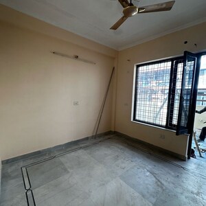 Room in 3 BHK Builder Floor at Sector 43 – for Rent