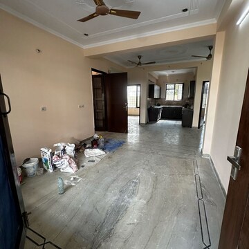 Room in 3 BHK Builder Floor at Sector 43 – for Rent