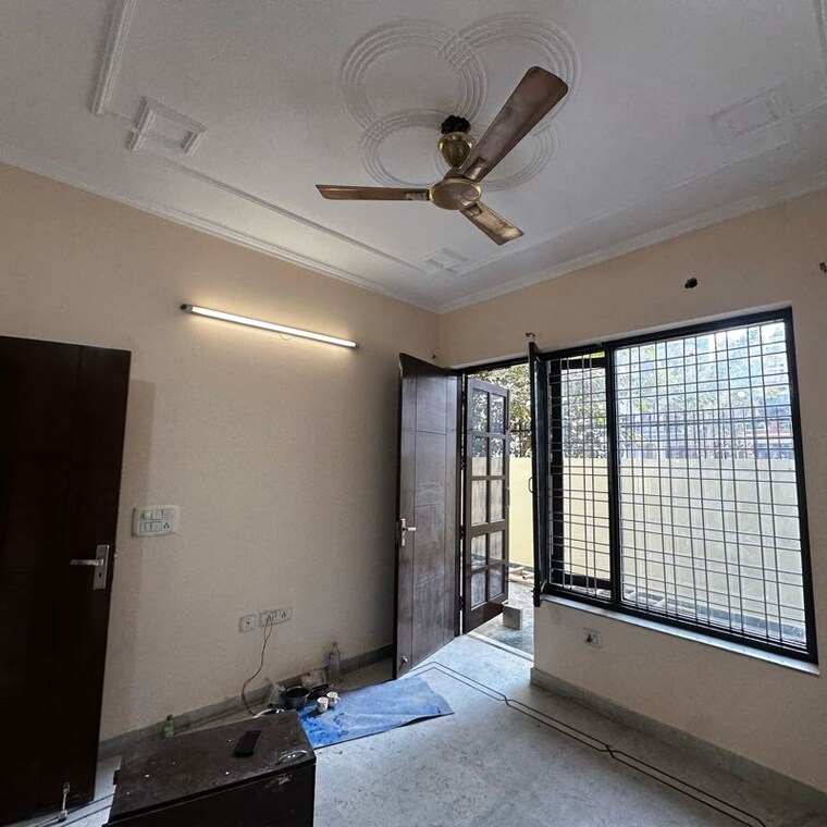 Room, sector 43 3 Bedroom 2700 Sq.Ft. Builder Floor In Sector 43 Gurgaon 9813010