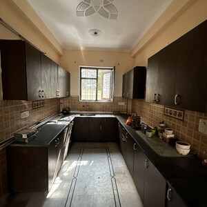 Kitchen in 3 BHK Builder Floor at Sector 43 – for Rent