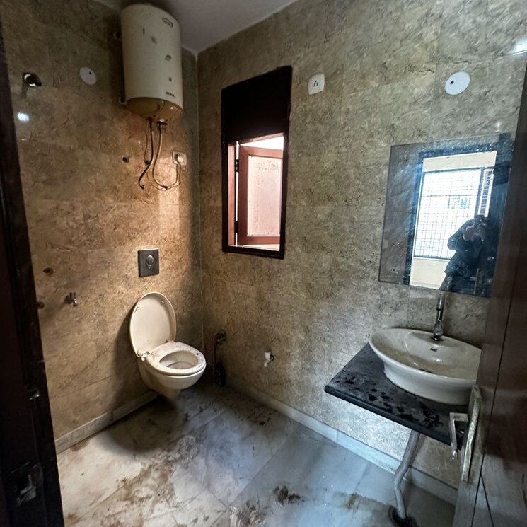 Bathroom, sector 43 3 Bedroom 2700 Sq.Ft. Builder Floor In Sector 43 Gurgaon 9813010