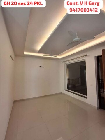 Room in 3 BHK Apartment at Sushma Valencia, International Airport Road – for Rent