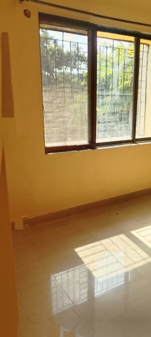 Room in 1 BHK Apartment at Shree Krupa Vaibhav Villas, Majiwada – for Rent