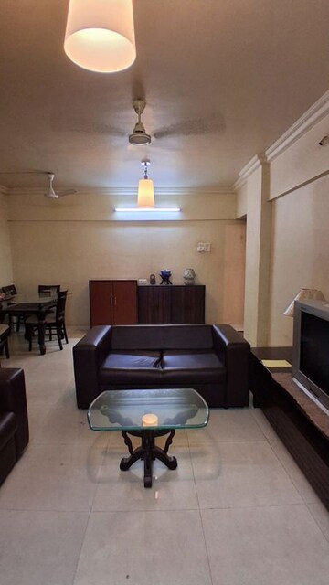Team Area in 1 BHK Apartment at Shah Arcade II, Malad East – for Rent