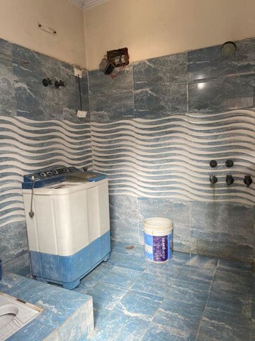 Bathroom in 3 BHK Apartment at Hoshiyarpur – for Rent