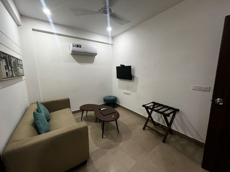 Team Area, green-wood-city 1 Bedroom 850 Sq.Ft. Builder Floor In Sector 45 Gurgaon 9813024