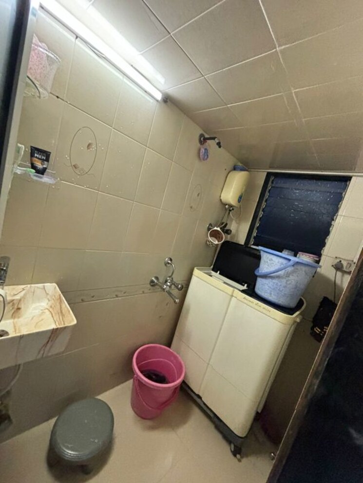 Bathroom, diamond-garden 1 Bedroom 560 Sq.Ft. Apartment In Chembur Mumbai 9813058