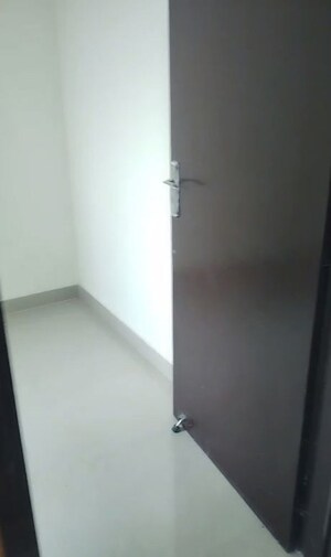 Room in 2 BHK Apartment at Amrapali Enchante, Tech Zone 4 Greater Noida – for Rent