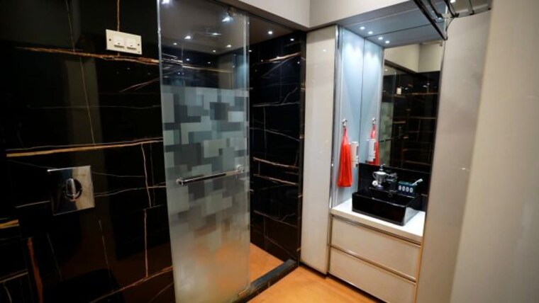 Kitchen, hiranandani-gardens-eden-bungalows 3 Bedroom 4000 Sq.Ft. Villa In Powai Mumbai 9813087