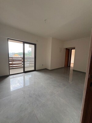 Room in 2 BHK Apartment at Amit Ved Vihar, Kothrud – for Rent