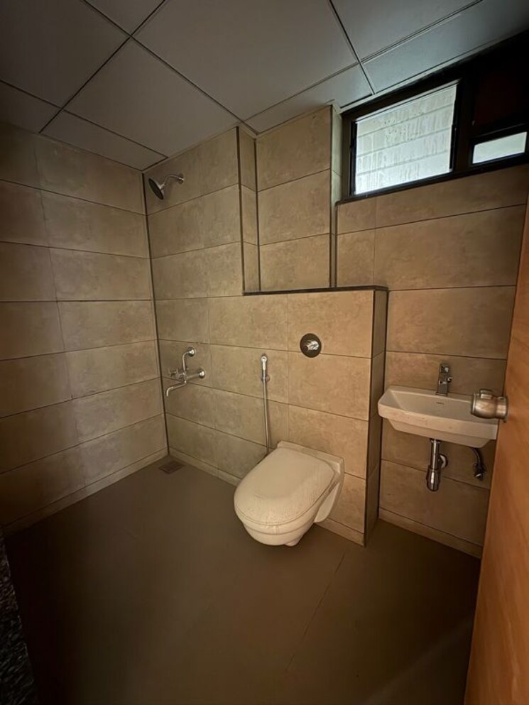 Bathroom, amit-ved-vihar 2 Bedroom 1150 Sq.Ft. Apartment In Kothrud Pune 9813121