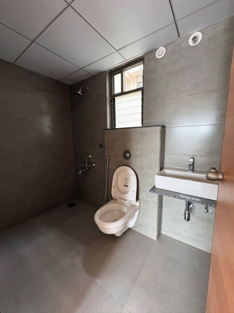 Bathroom, amit-ved-vihar 2 Bedroom 1150 Sq.Ft. Apartment In Kothrud Pune 9813121