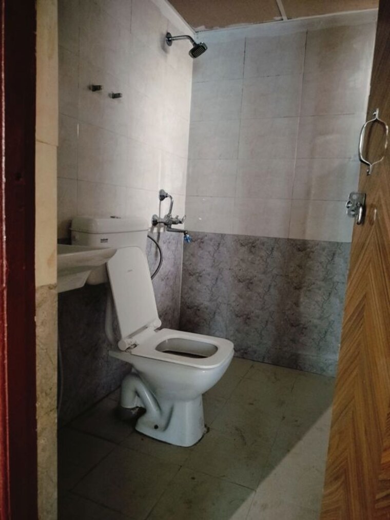 Bathroom, rof-aalayas 3 Bedroom 645 Sq.Ft. Apartment In Sector 102 Gurgaon 9813123
