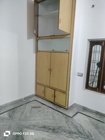 Room in 2 BHK Builder Floor at Gomti Nagar – for Rent