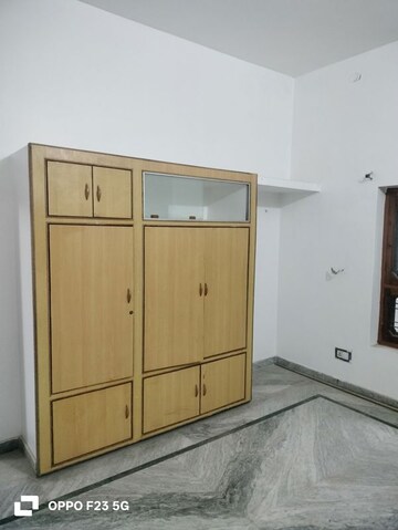 Room in 2 BHK Builder Floor at Gomti Nagar – for Rent