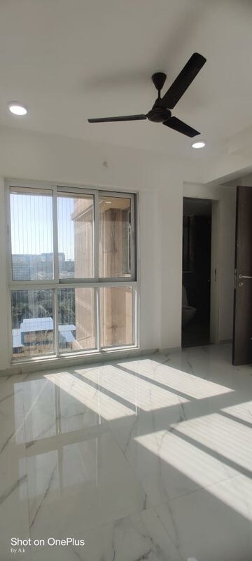 Room in 2 BHK Apartment at Nahar Amaryllis Towers and Plaza, Chandivali – for Rent