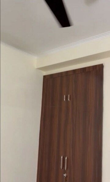 Room in 3 BHK Apartment at Amrapali Centurian Park, Tech Zone 4 Greater Noida – for Rent