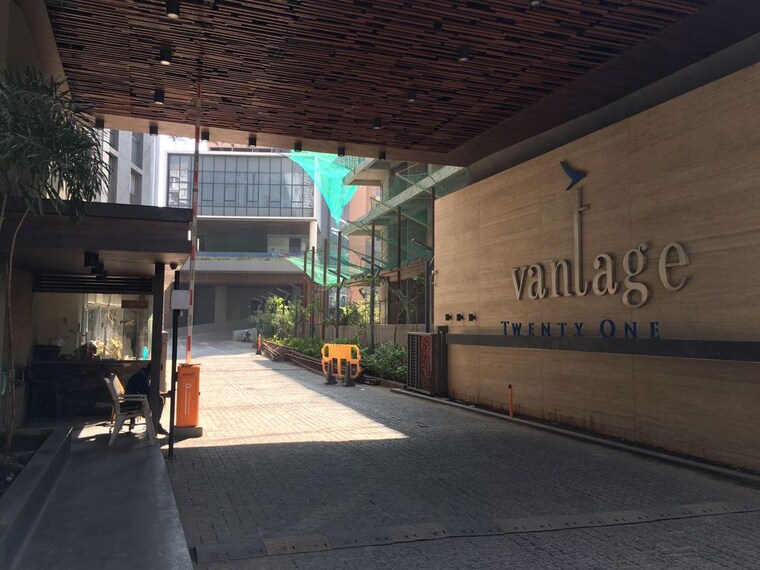  Parking, yashada-vivanta-vantage-twenty-one 2 Bedroom 900 Sq.Ft. Apartment In Pimpri Pune 9813162