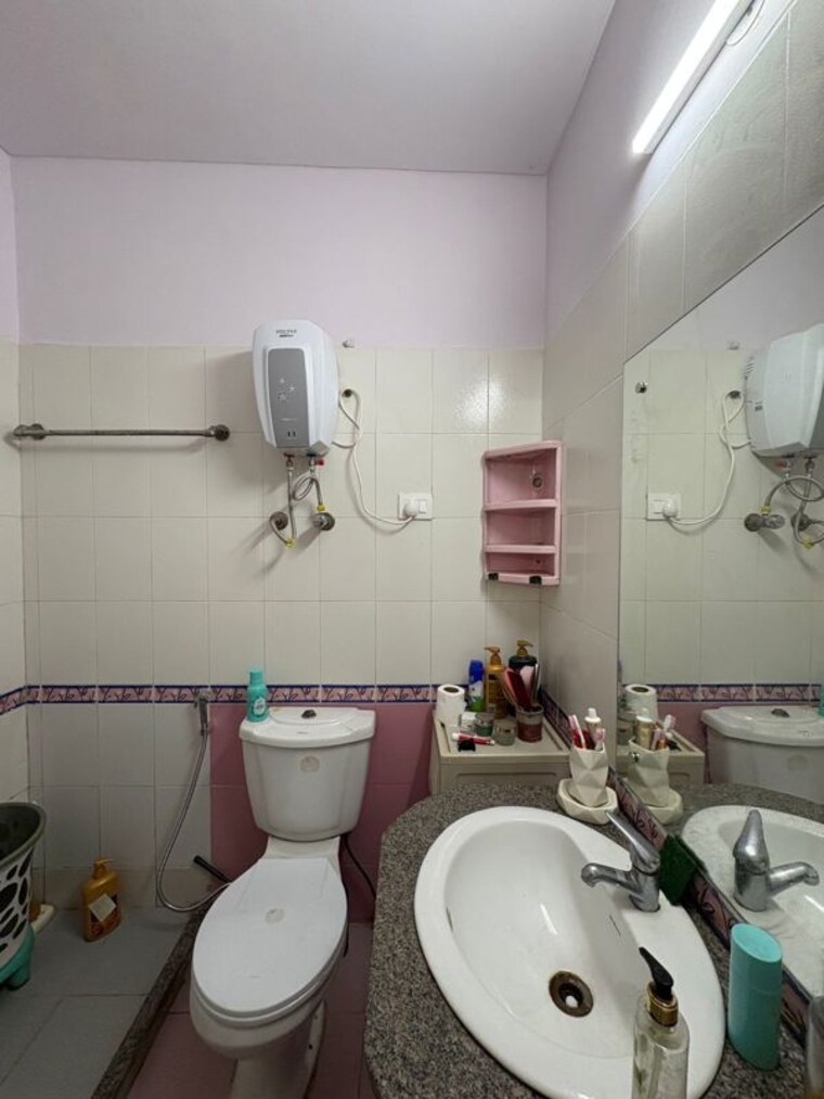 Bathroom, sector 51 4 Bedroom 2400 Sq.Ft. Apartment In Sector 51 Gurgaon 9813168
