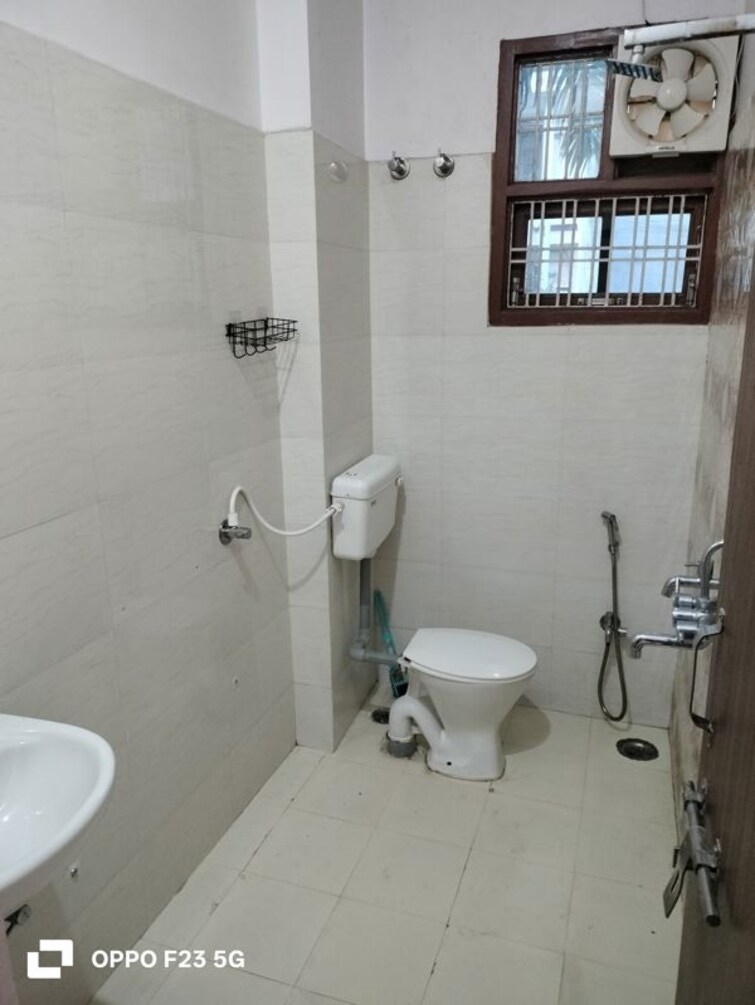 Bathroom, gomti nagar 2 Bedroom 2150 Sq.Ft. Builder Floor In Gomti Nagar Lucknow 9813183