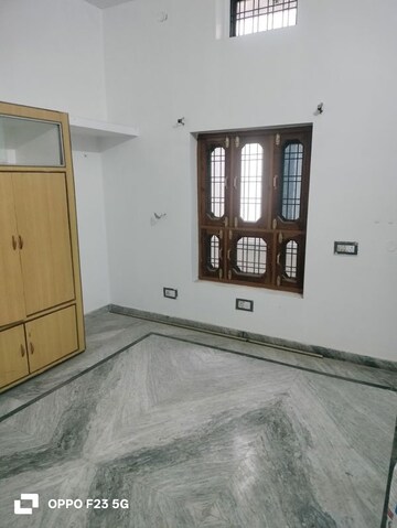 Room in 2 BHK Builder Floor at Gomti Nagar – for Rent