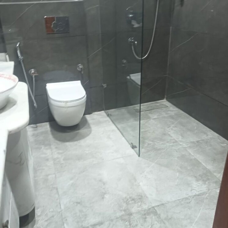 Bathroom, hauz khas 4 Bedroom 2700 Sq.Ft. Builder Floor In Hauz Khas Delhi 9813181