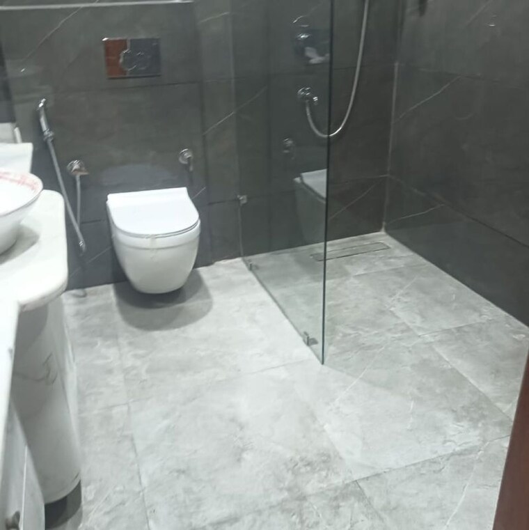 Bathroom, hauz khas 4 Bedroom 2700 Sq.Ft. Builder Floor In Hauz Khas Delhi 9813181