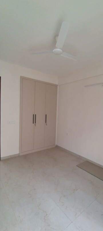 Room in 3.5 BHK Builder Floor at Smart World Gems, Sector 89 – for Sale