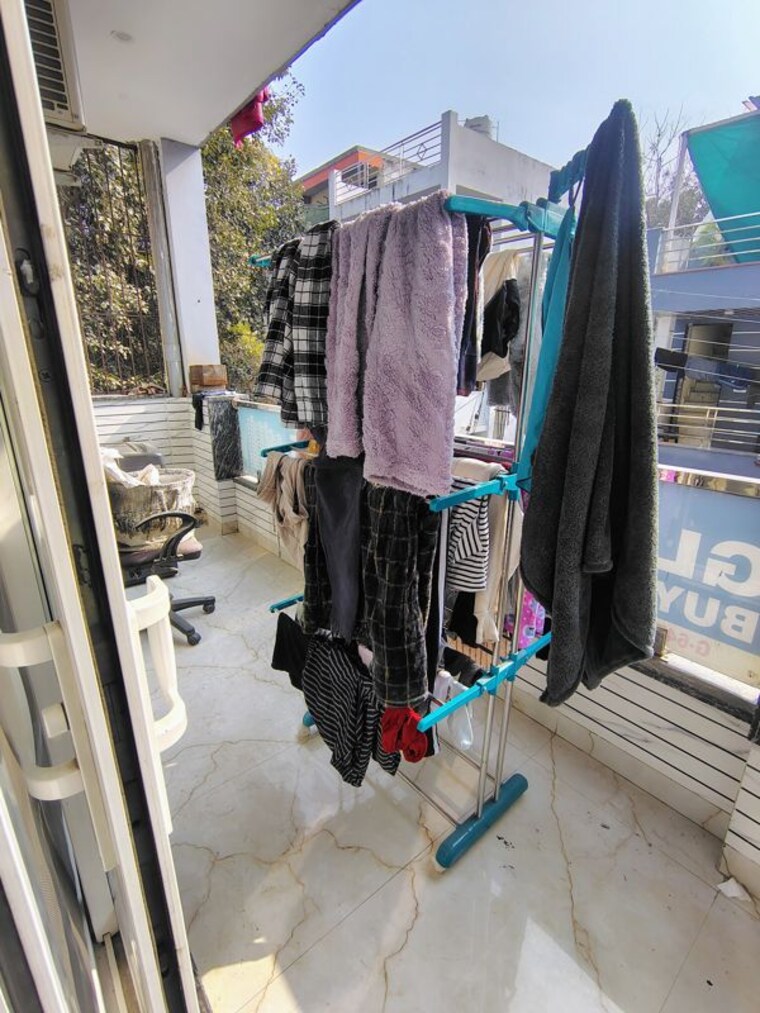 Balcony, sector 23 1.5 Bedroom 800 Sq.Ft. Builder Floor In Sector 23 Gurgaon 9813238