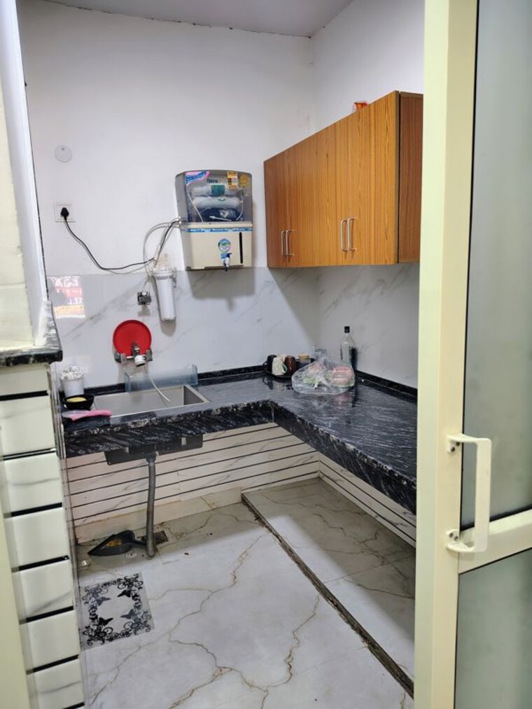 Kitchen, sector 23 1.5 Bedroom 800 Sq.Ft. Builder Floor In Sector 23 Gurgaon 9813238