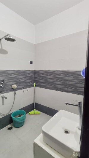 Master Bedroom in 3 BHK Builder Floor at Dharam Colony – for Rent