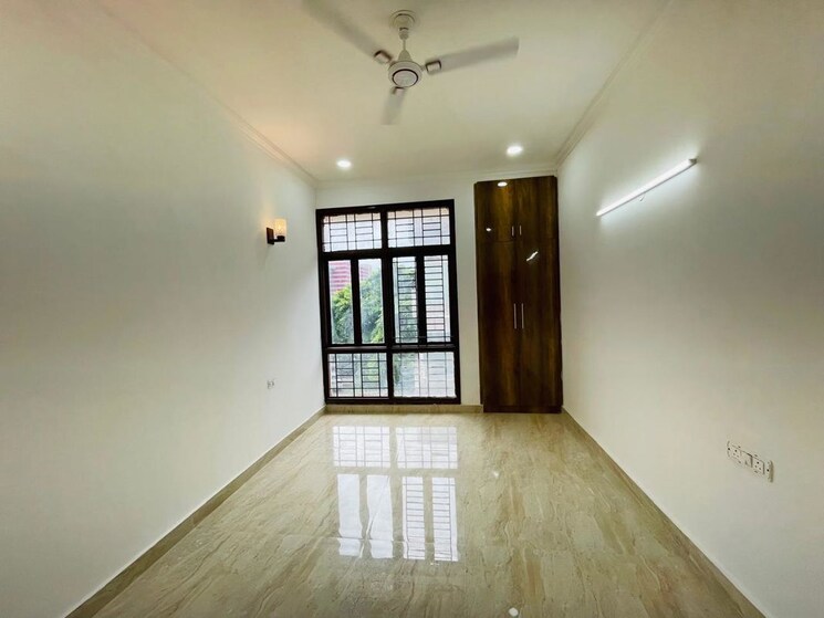 Room, sushant lok ii 3 Bedroom 300 Sq.Yd. Builder Floor In Sushant Lok ii Gurgaon 9813252