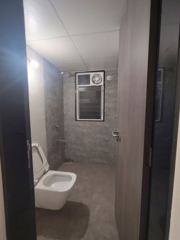 Bathroom, paranjape-trident-towers 2 Bedroom 845 Sq.Ft. Apartment In Wakad Pune 9813248