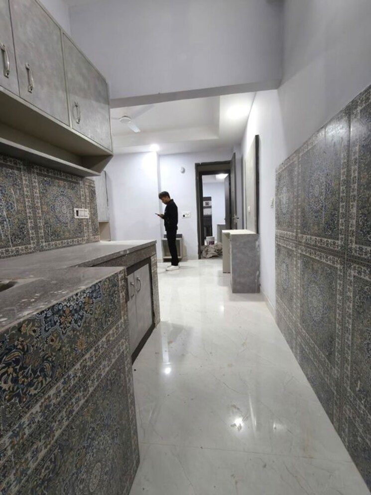 Kitchen, unitech-south-city-1 Studio 500 Sq.Ft. Builder Floor In South City 1 Gurgaon 9813269