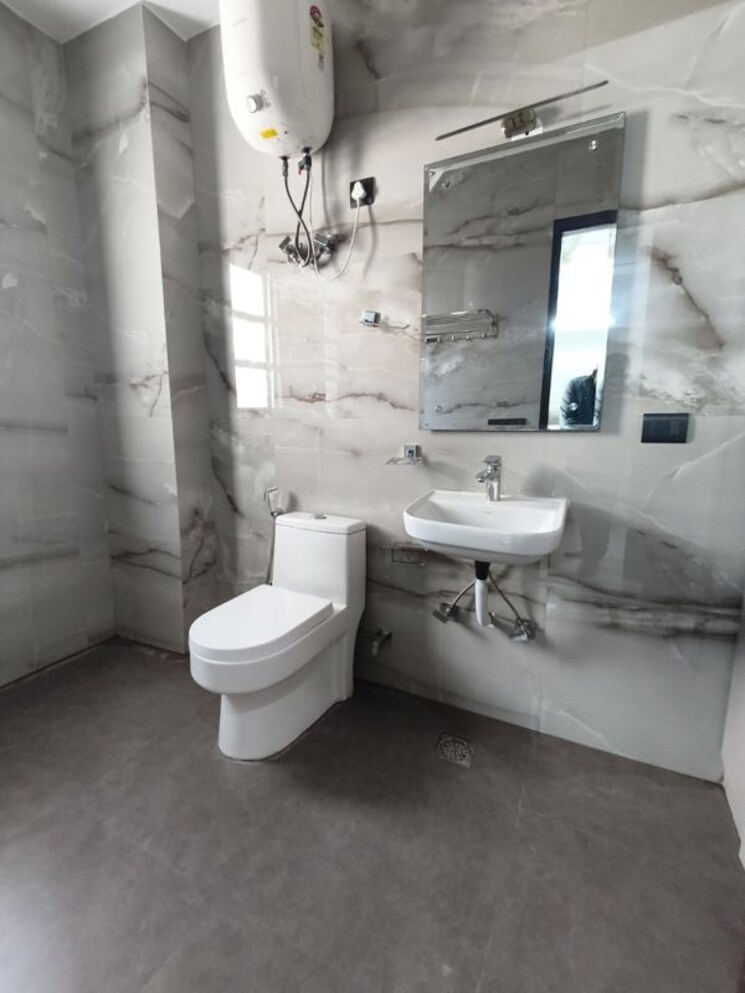 Bathroom, unitech-south-city-1 Studio 500 Sq.Ft. Builder Floor In South City 1 Gurgaon 9813269